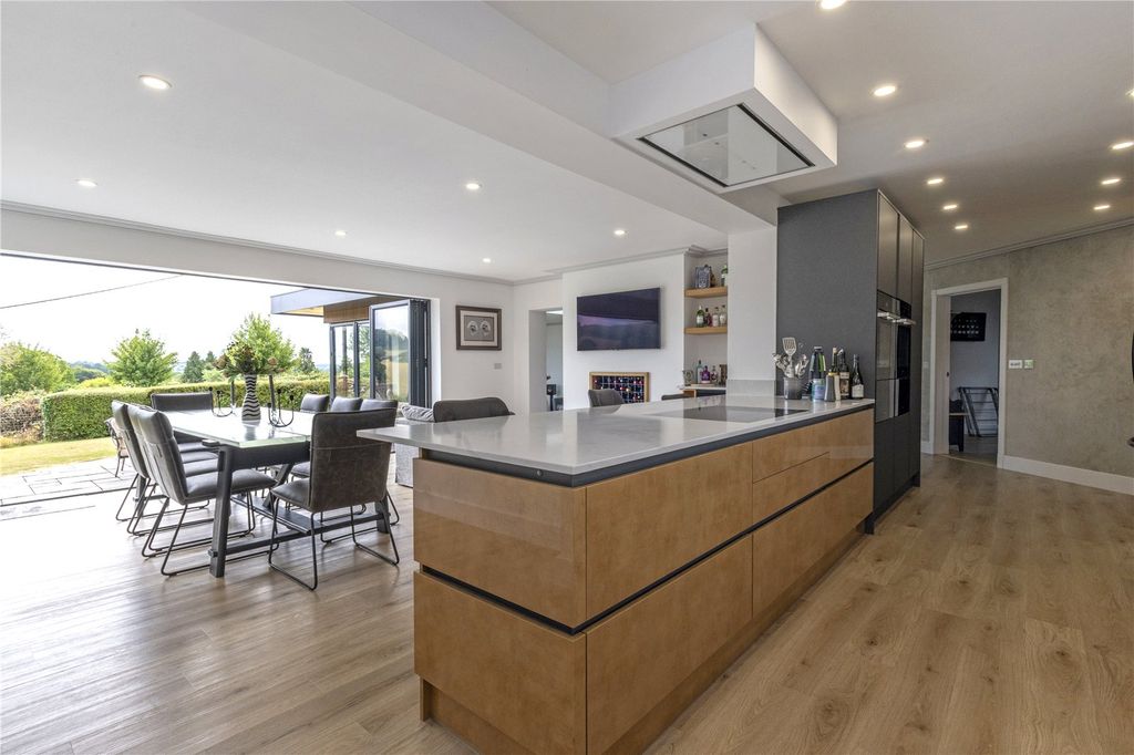 Property photo 2 of 25 Picture No. 23