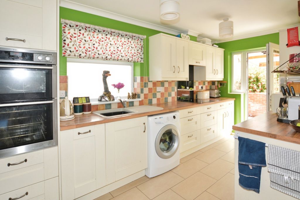 Property photo 2 of 22 Kitchen