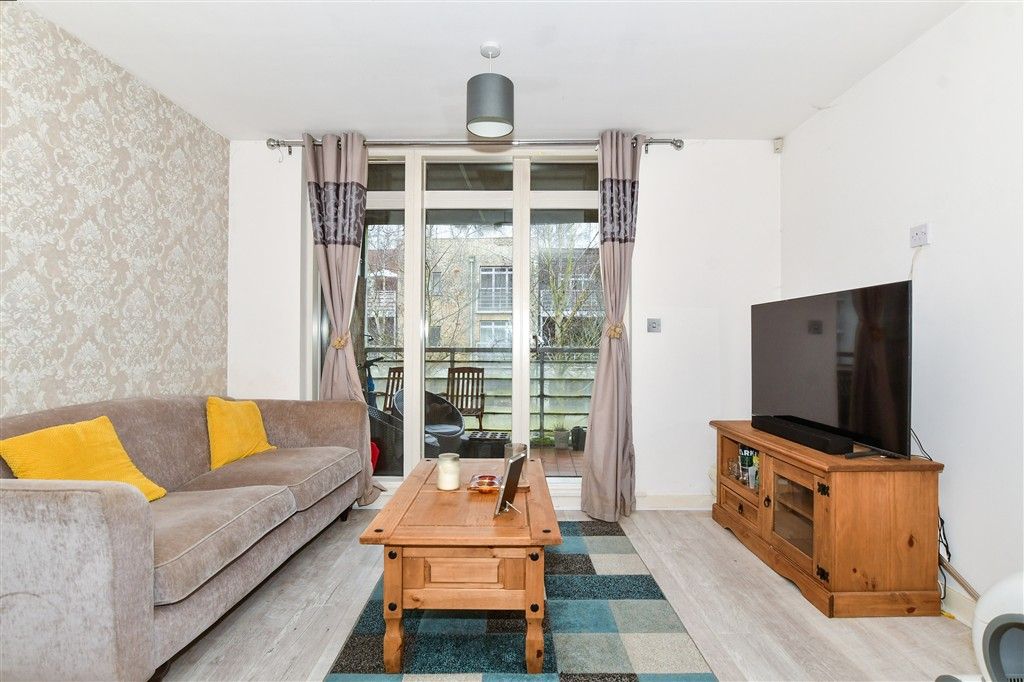 Property photo 2 of 6 Lounge