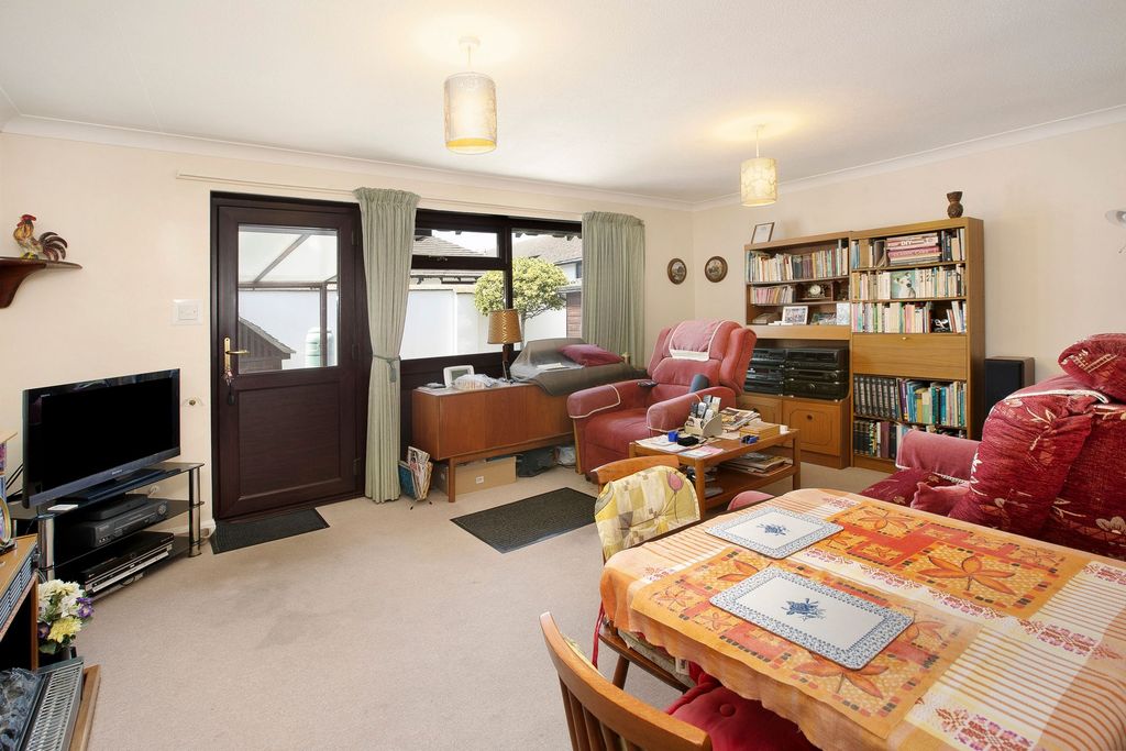 Property photo 2 of 11