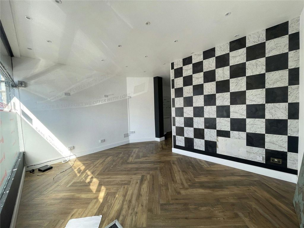Property photo 2 of 7 Dbs260061_13