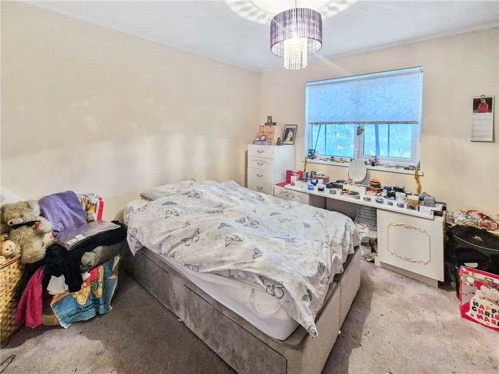 Property photo 2 of 8 Picture No. 12