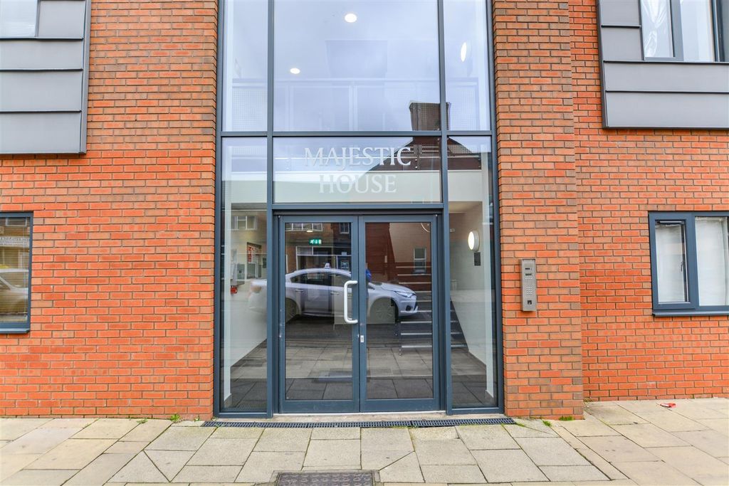 Property photo 2 of 10 Majestic House