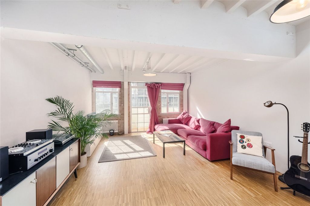 Property photo 1 of 7 Living Area