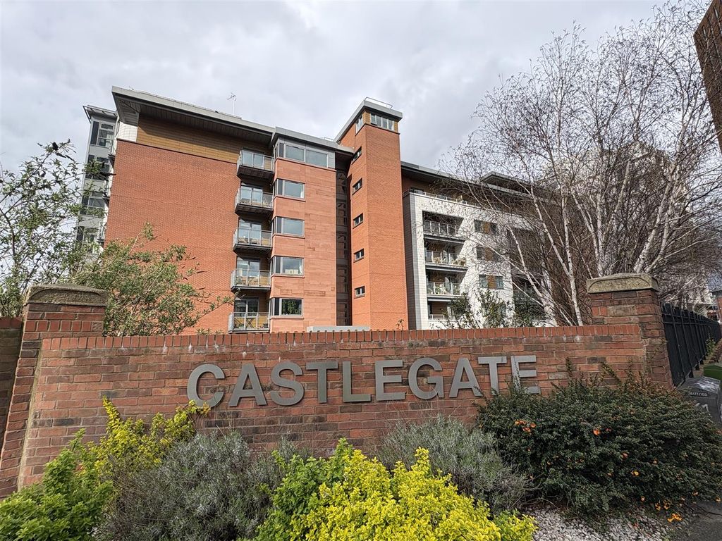 Property photo 2 of 28