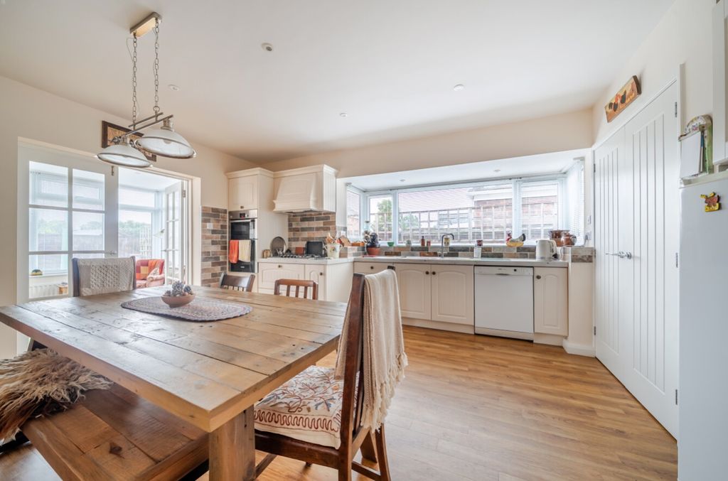 Property photo 3 of 28 1516270-13-1A0807F85E743
