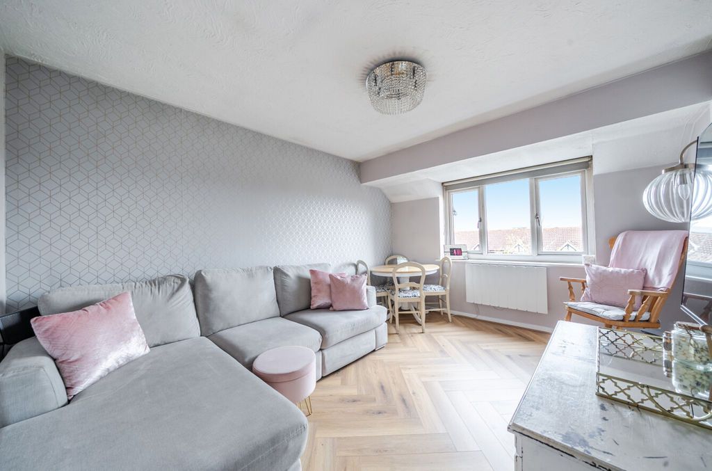 Property photo 2 of 15 Photo 5