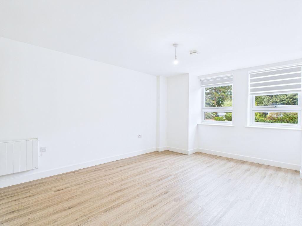 Property photo 3 of 7 Cam01909G0-Pr0401-Still001