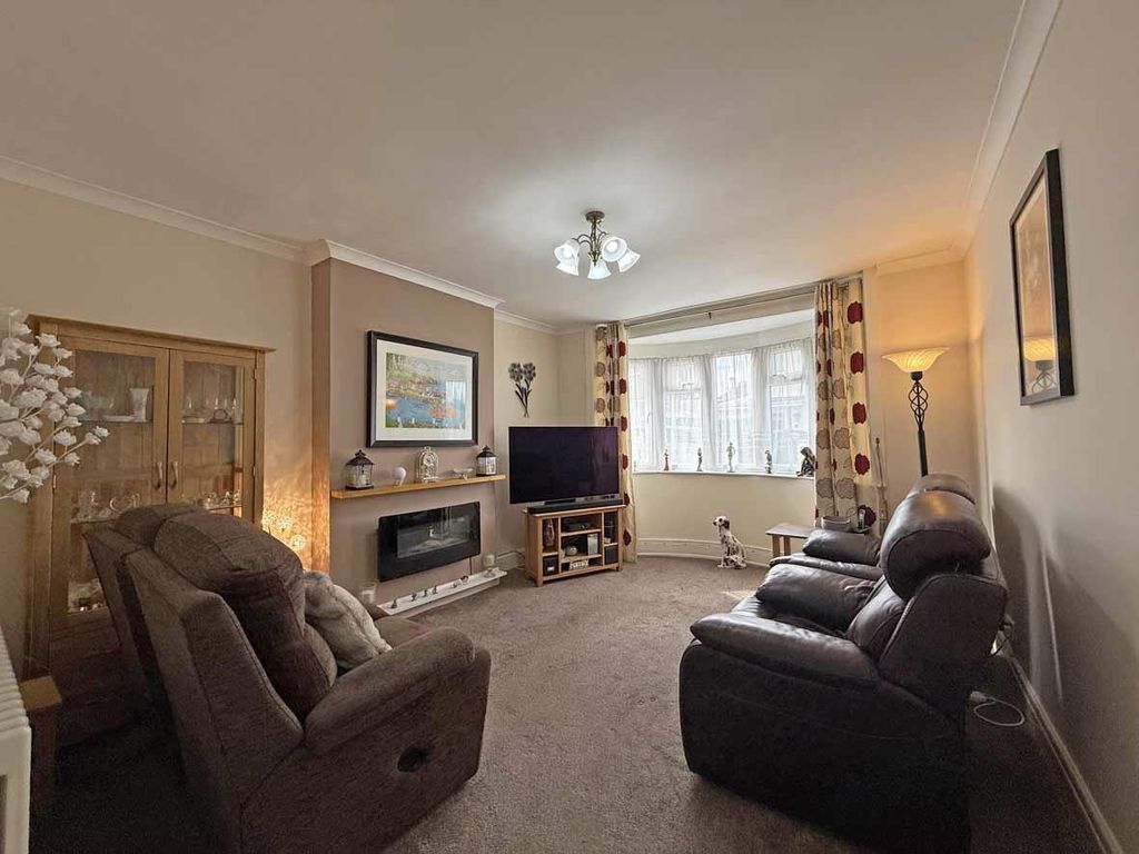 Property photo 2 of 17 Old Woodlands Road 25 - Lounge Front.Jpg
