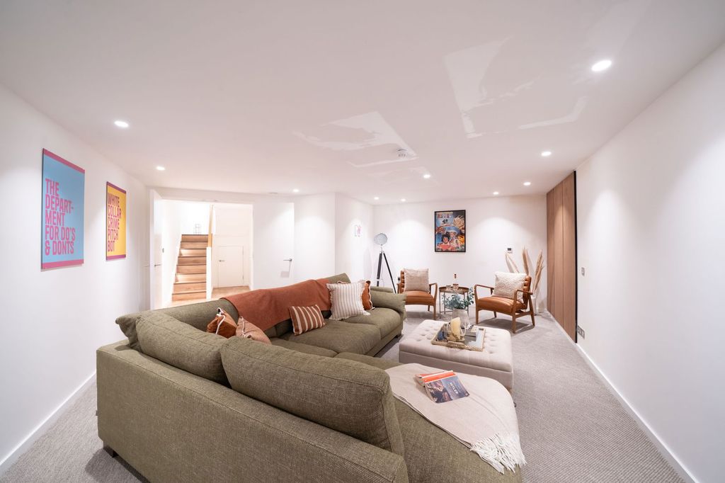 Property photo 2 of 44