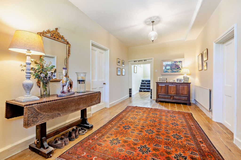 Property photo 3 of 28 Entrance Hall
