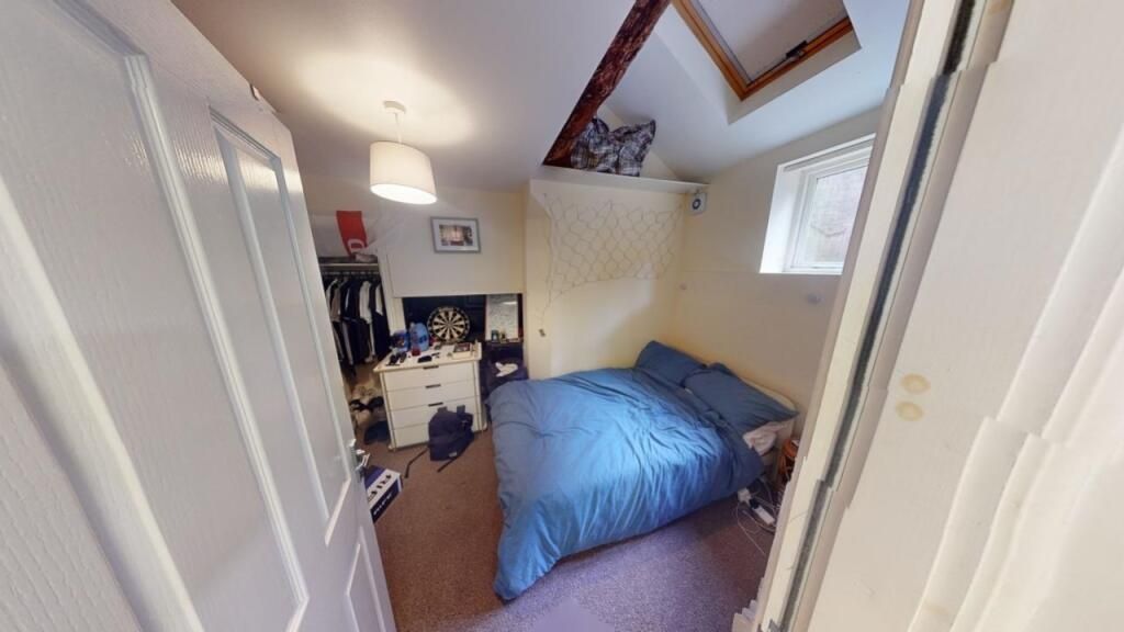 Property photo 3 of 14 A Cozy Master Bedroom Featuring A Double Bed With ...