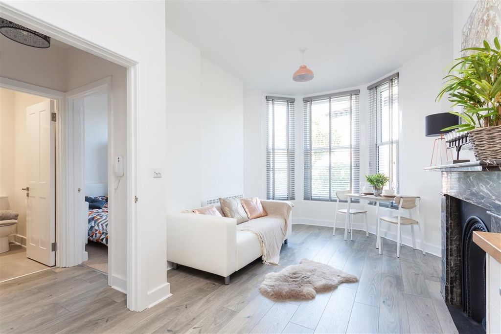 Property photo 1 of 8 Living Room