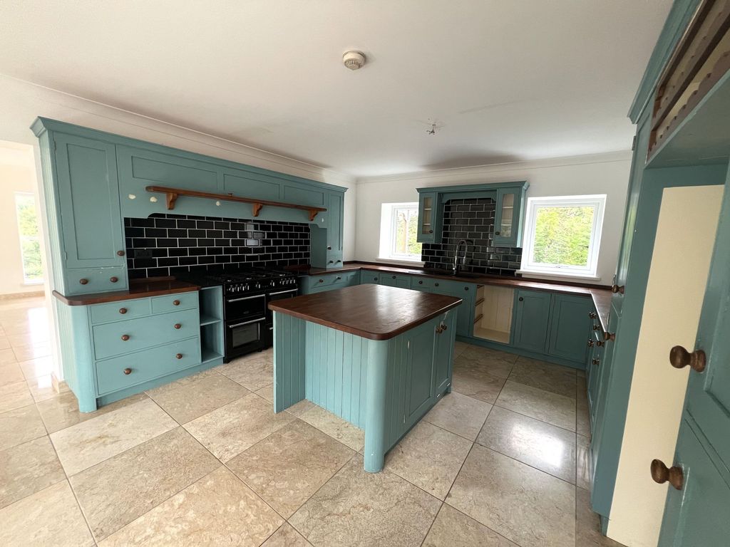 Property photo 2 of 31 Kitchen/Diner