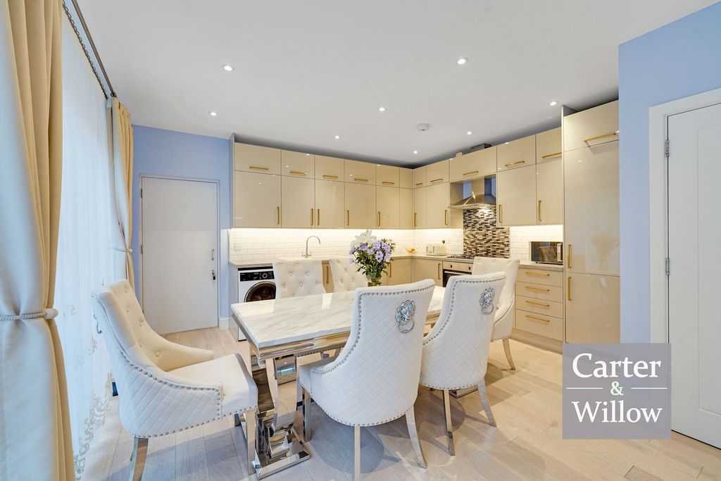 Property photo 2 of 16 Kitchen / Dining 