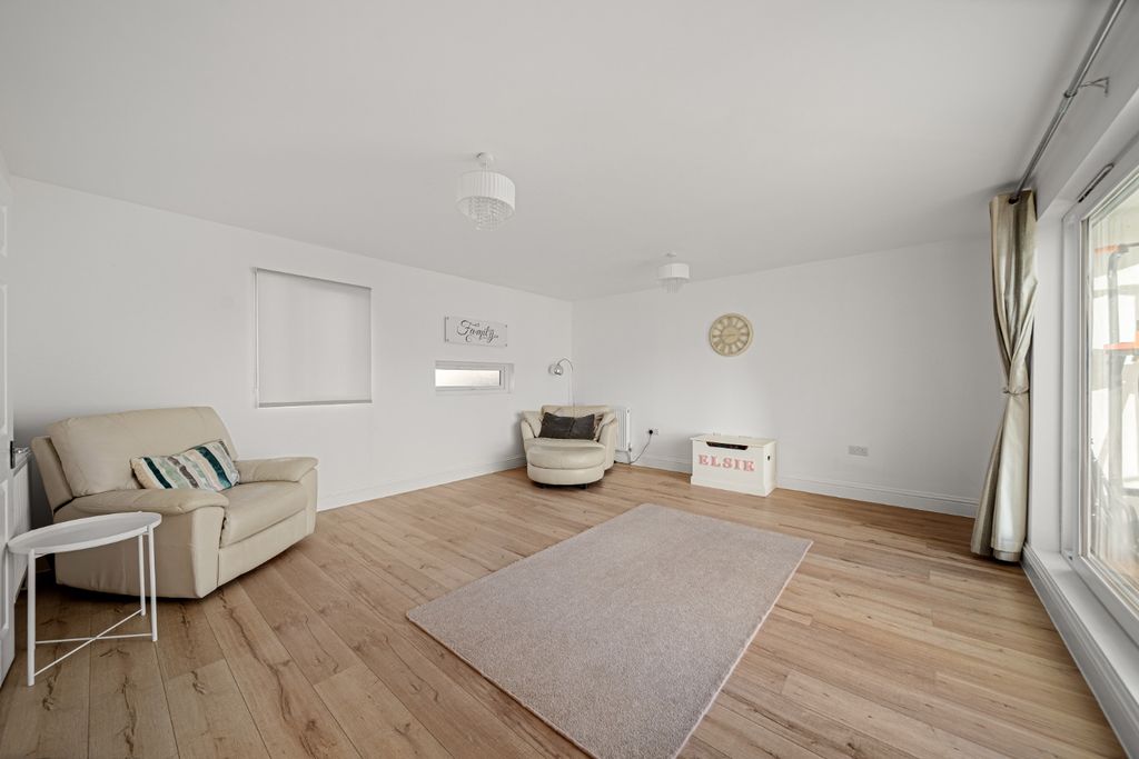 Property photo 3 of 20 4706823