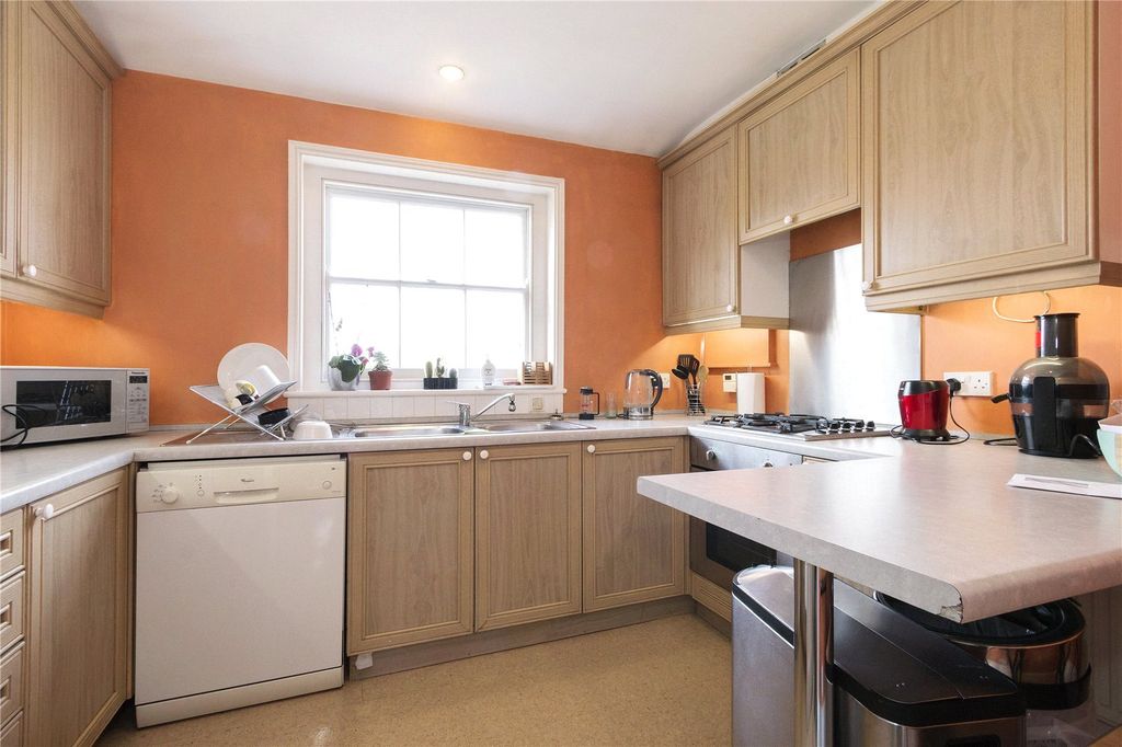 Property photo 3 of 11 Kitchen