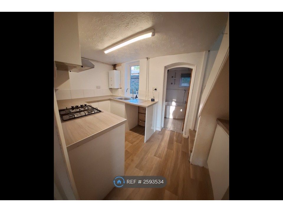 Property photo 2 of 11 Kitchen