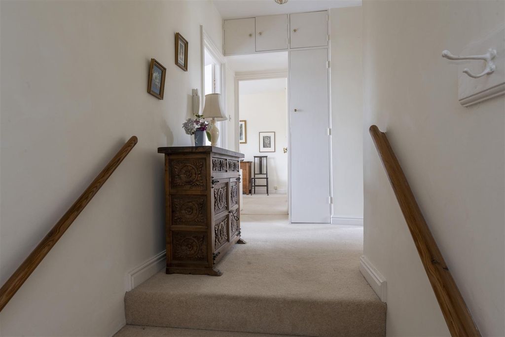 Property photo 2 of 12 Landing.Jpg
