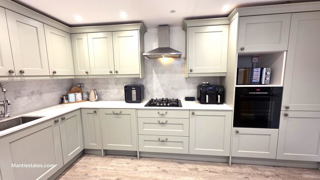 Property photo 1 of 18 3 Bedroom Terraced House