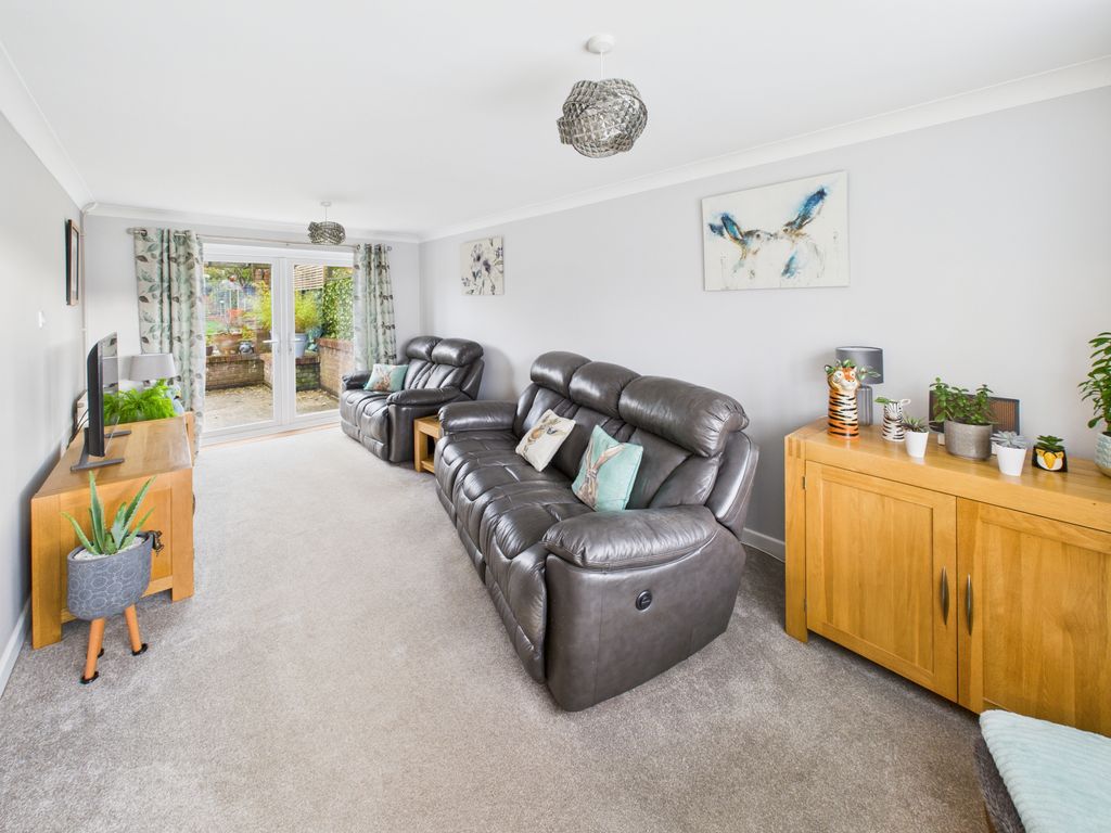 Property photo 3 of 13 Lounge