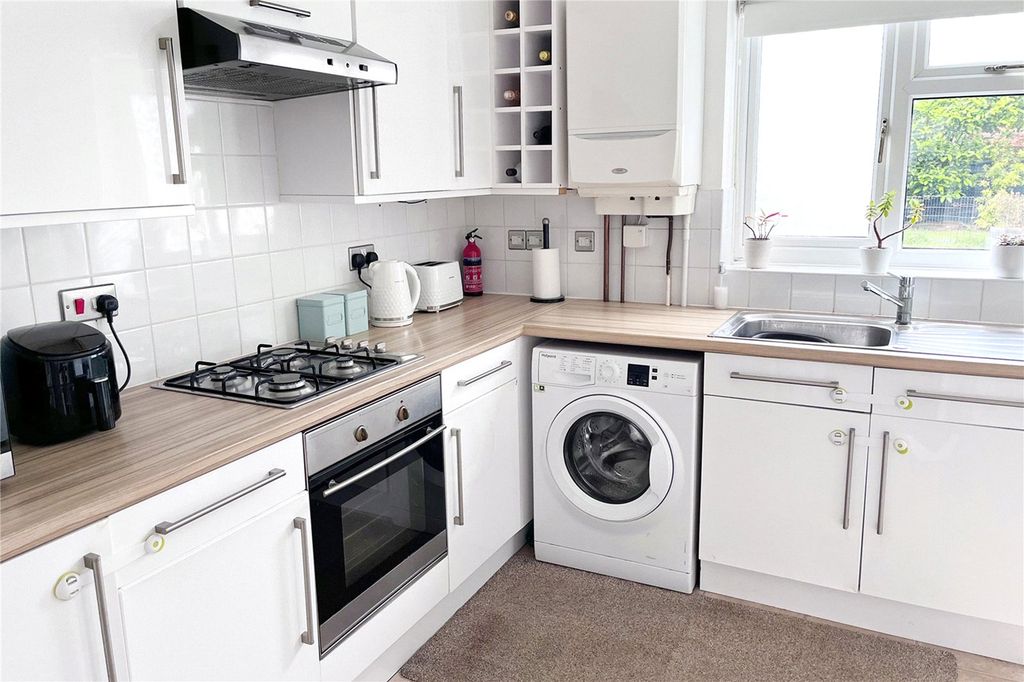 Property photo 3 of 14 Kitchen