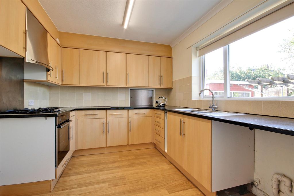 Property photo 3 of 21