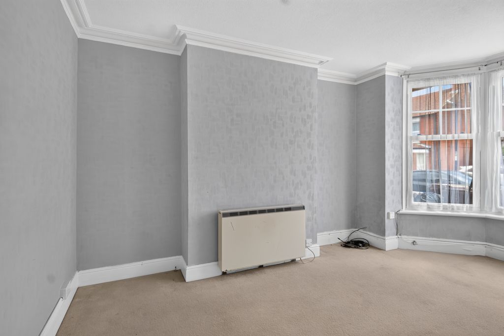 Property photo 2 of 11 A6704868