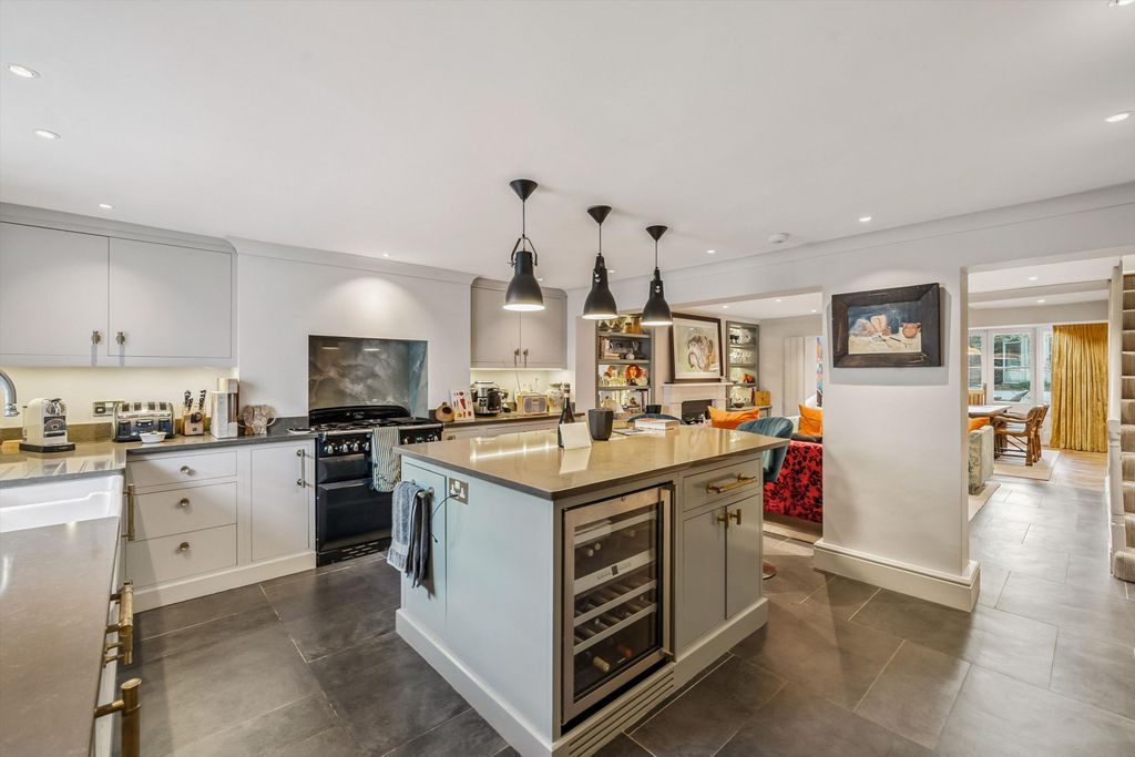 Property photo 2 of 24 Image