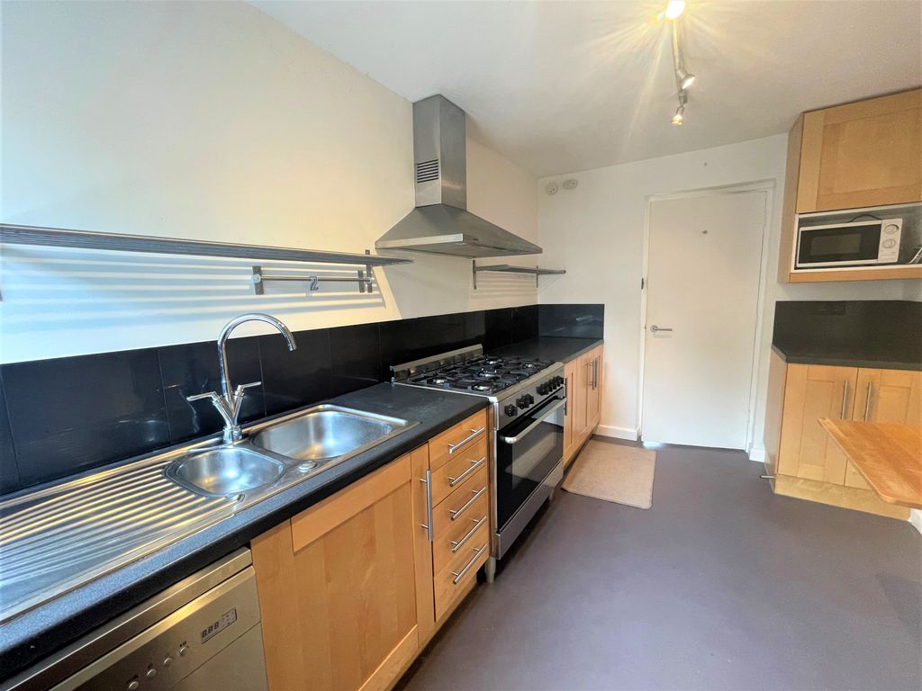 Property photo 2 of 17 Photo 02