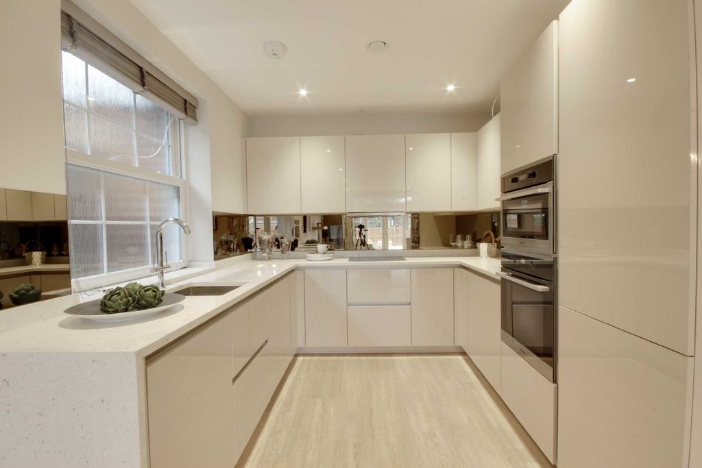 Property photo 3 of 9 Photo