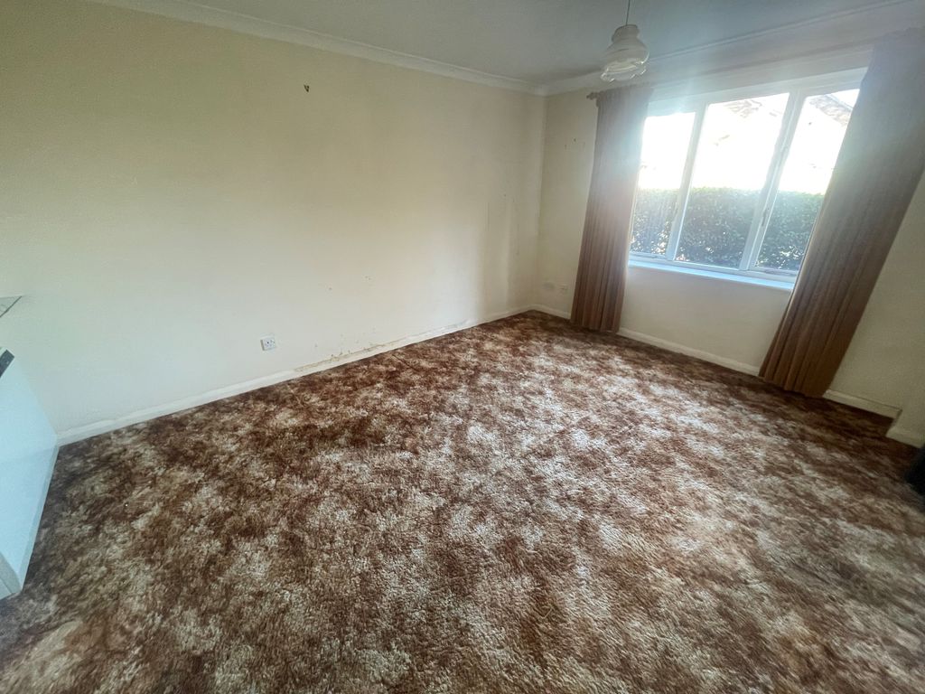 Property photo 3 of 4 Living Room