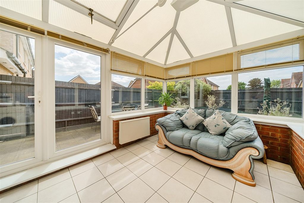 Property photo 3 of 17 Conservatory