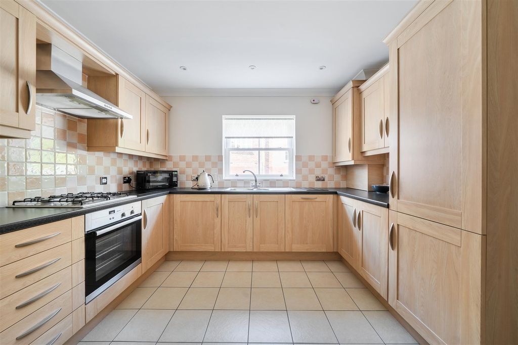 Property photo 3 of 21 Kitchen