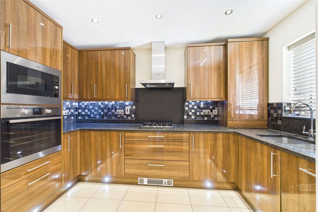 Property photo 3 of 10 Picture No. 25