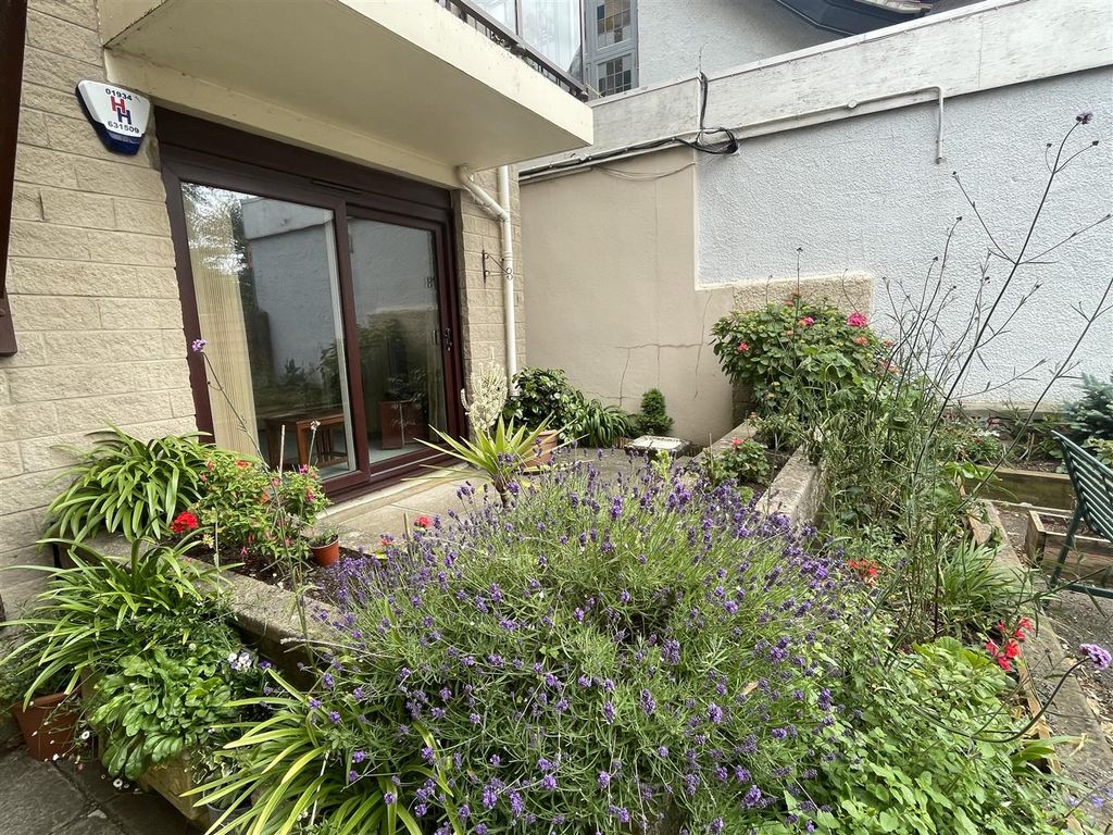 Property photo 2 of 14 Courtyard.Jpg