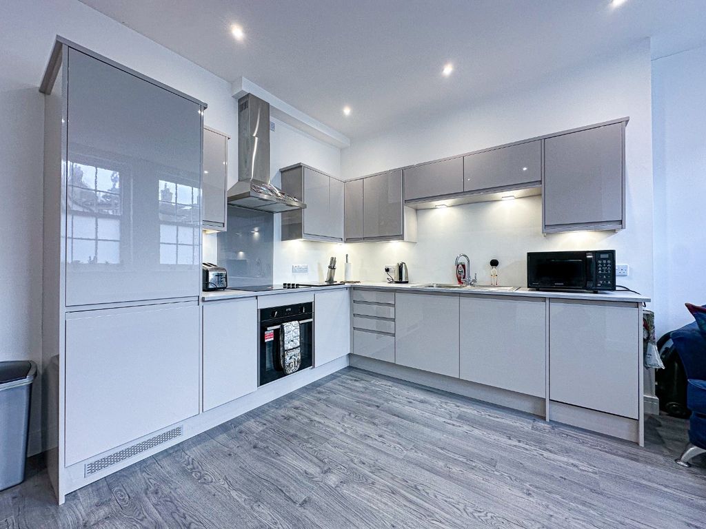 Property photo 3 of 17 4390707