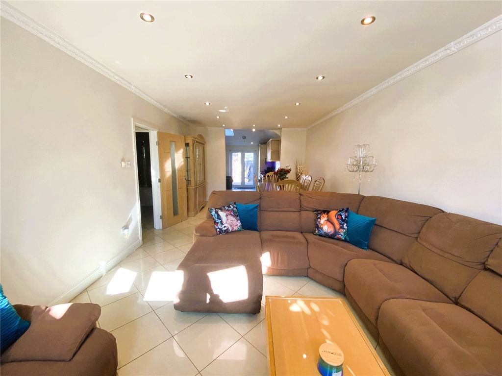 Property photo 2 of 14 Lounge