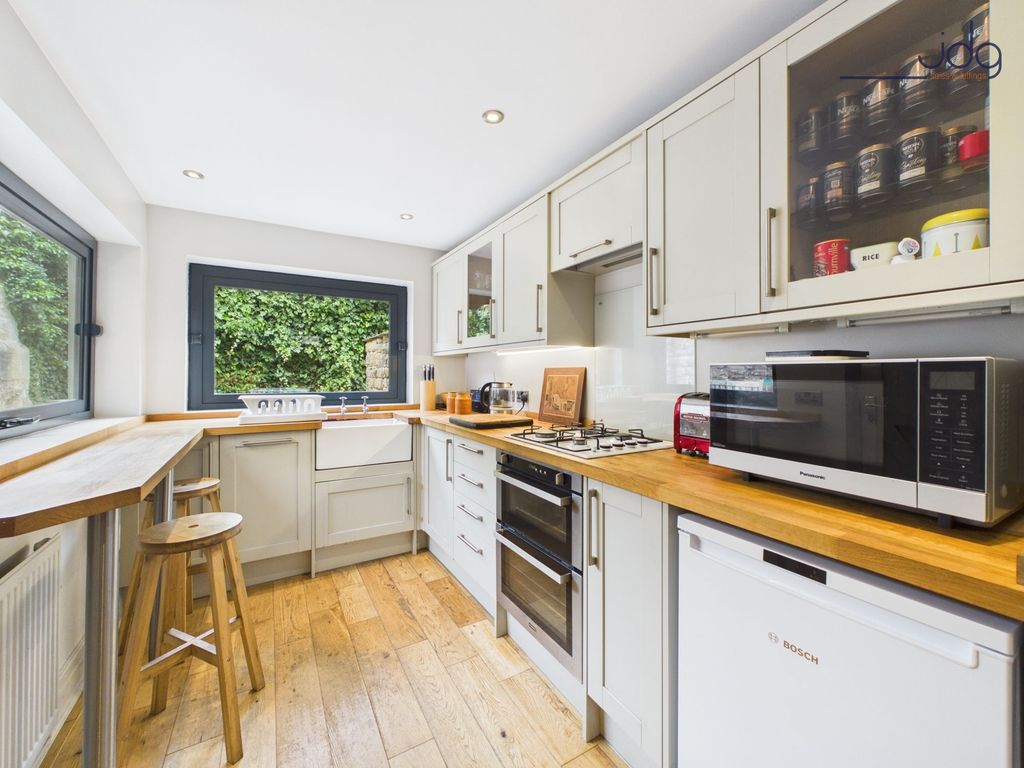 Property photo 2 of 18 Kitchen