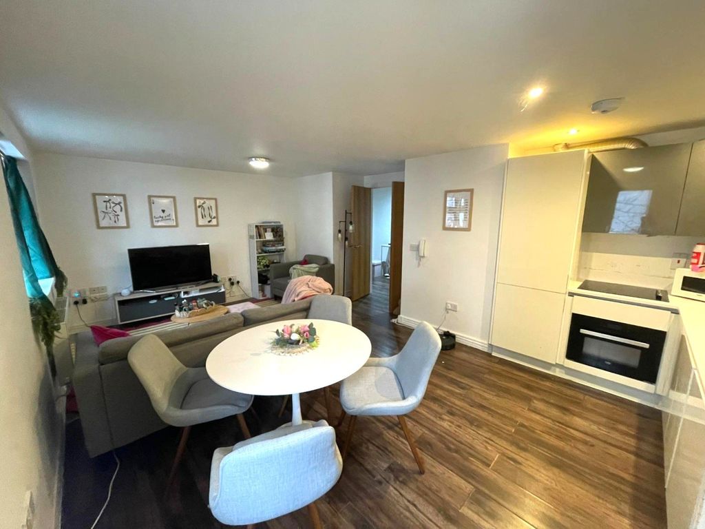 Property photo 2 of 7 Picture No. 18