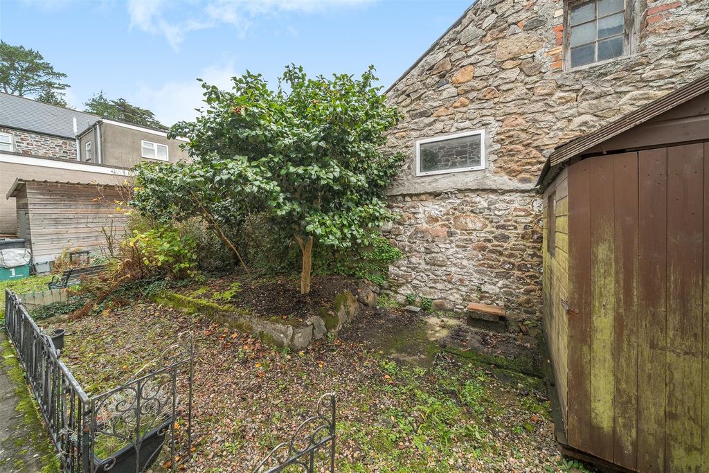 Property photo 3 of 18 Harris Cotts Private Garden Space.Jpg