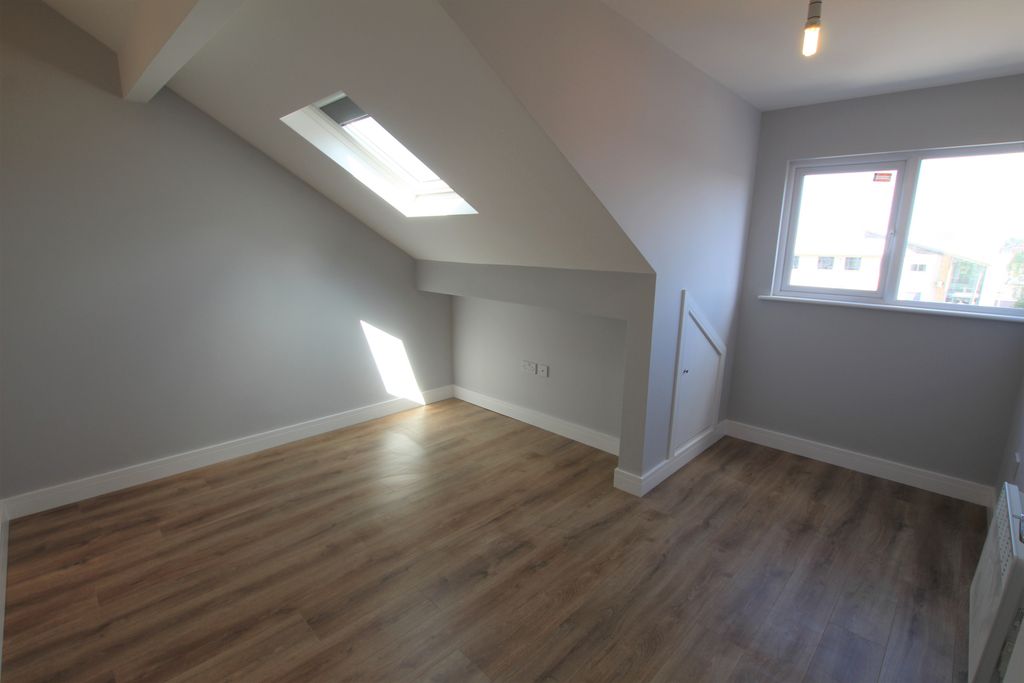 Property photo 1 of 11 2 Bed Apartment