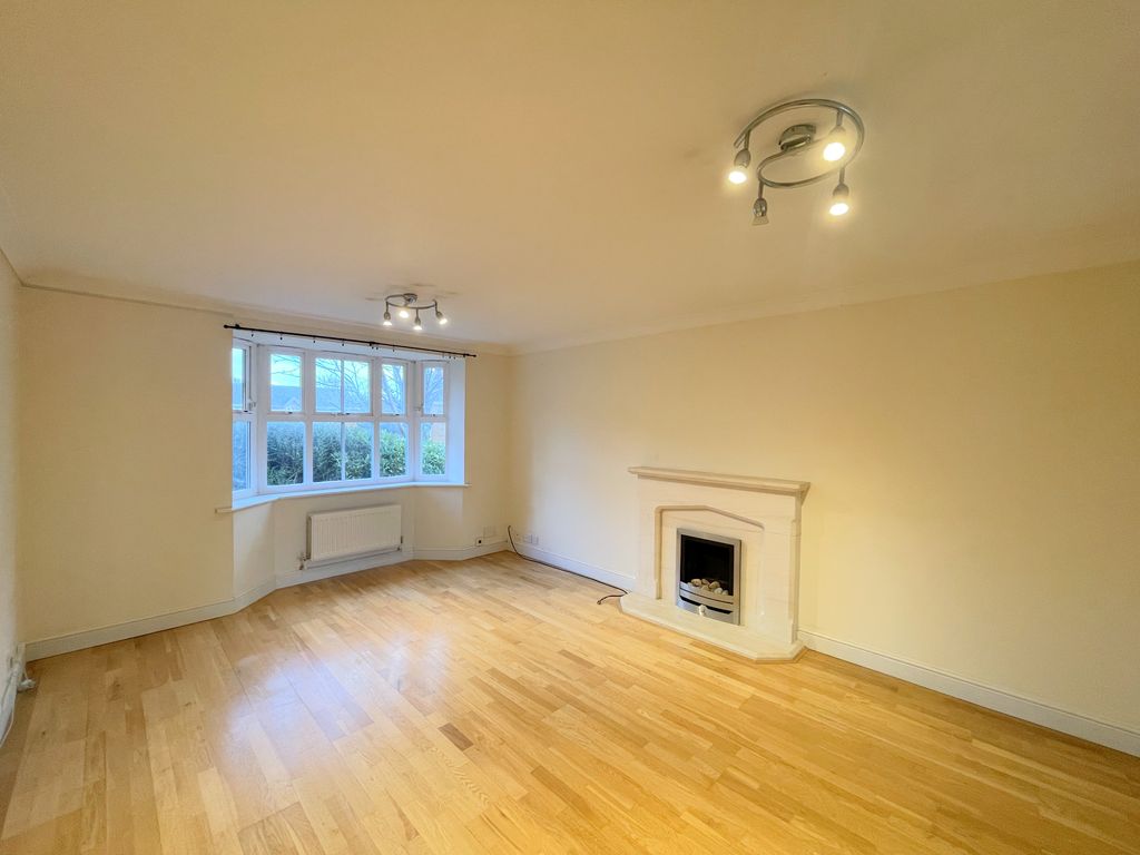 Property photo 3 of 18 Living Room 