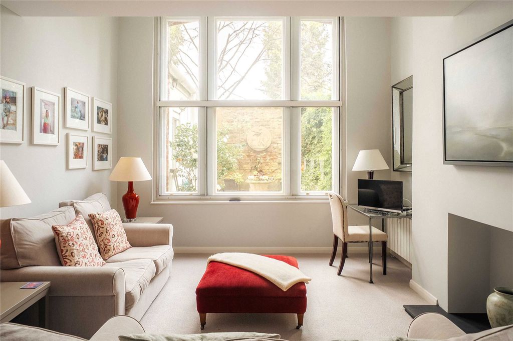 Property photo 2 of 8 Reception