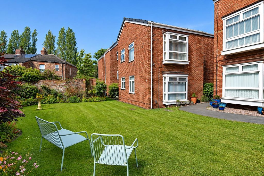 Property photo 2 of 12 Communal Rear Gardens.Png