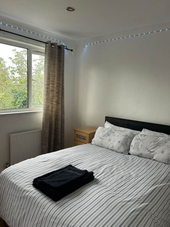 Property photo 1 of 6 Bedroom