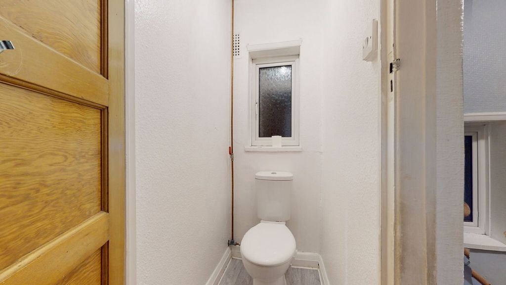 Property photo 3 of 7 Neat And Simple WC With A Modern Close-Coupled Toi...