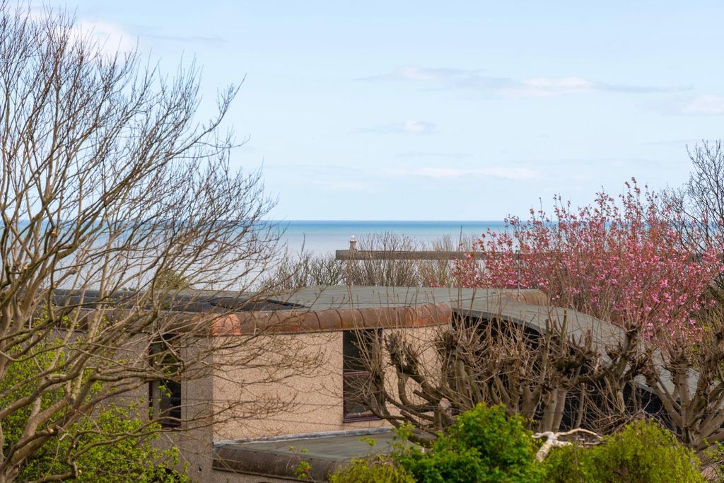 Property photo 2 of 14 External