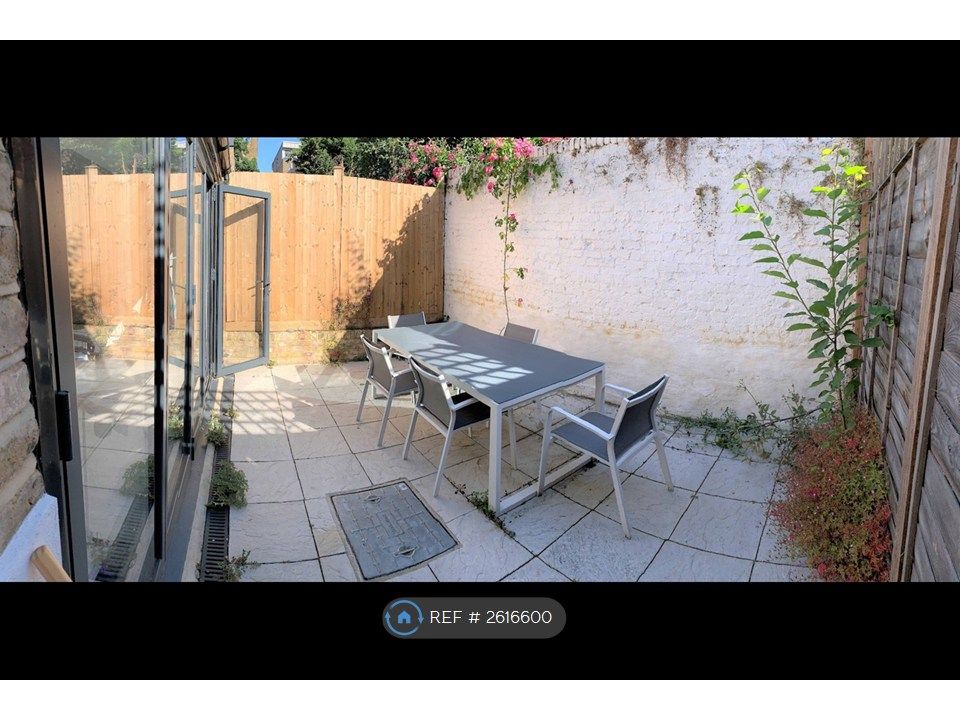 Property photo 2 of 11 Garden