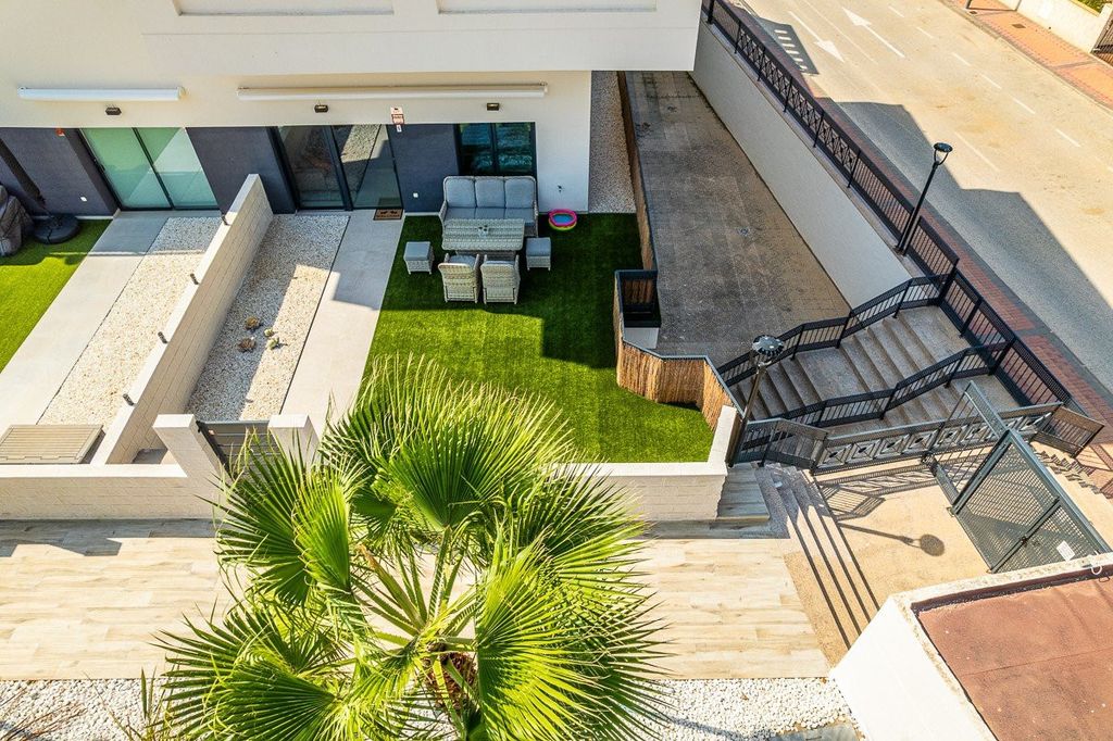 Property photo 2 of 22